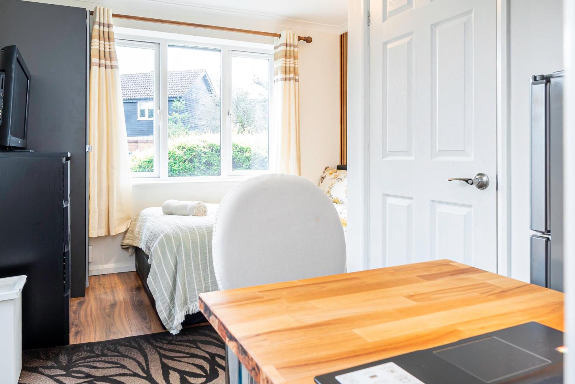 Earley Luxury Ensuite Room With Private Entrance Reading Exterior foto