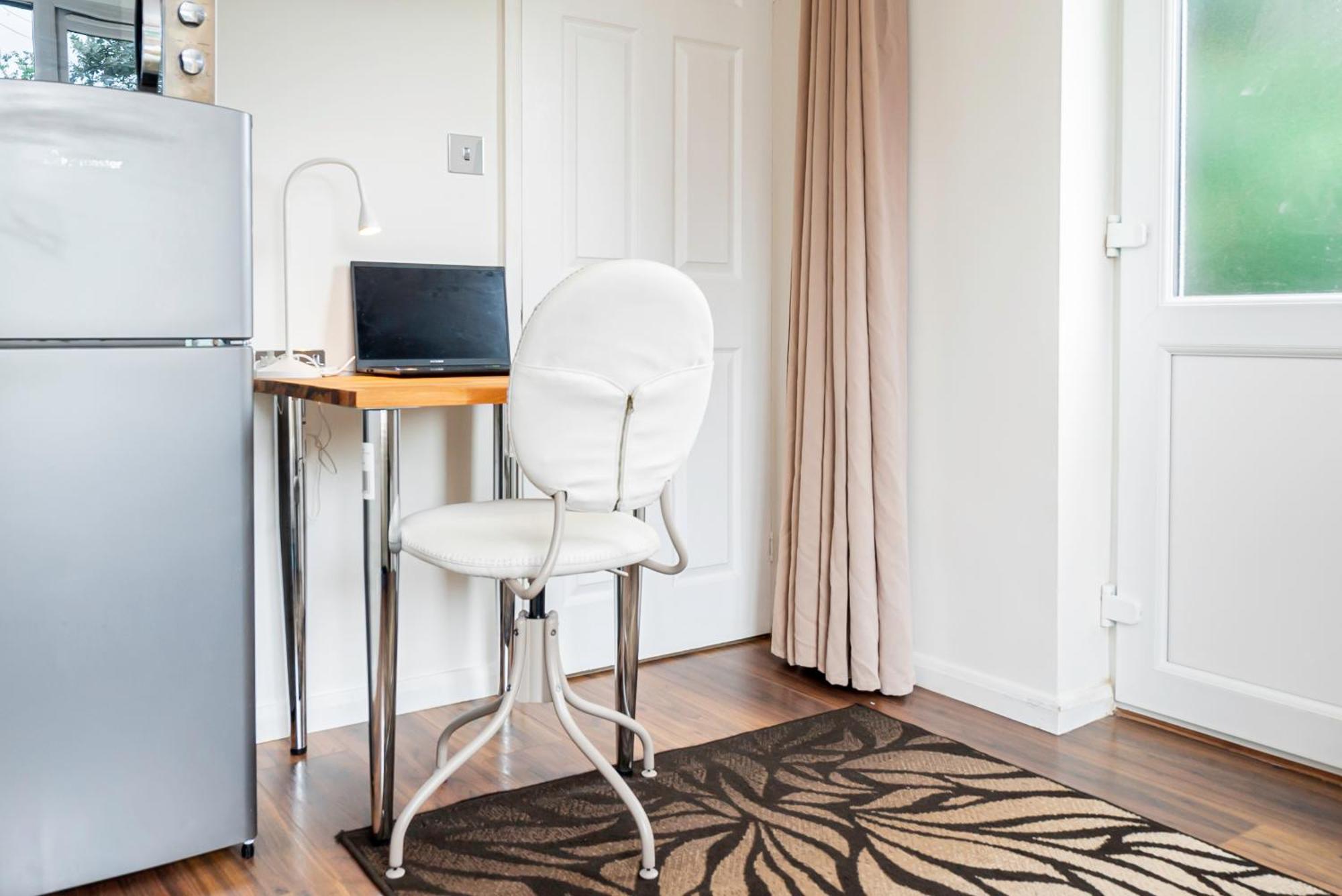 Earley Luxury Ensuite Room With Private Entrance Reading Exterior foto