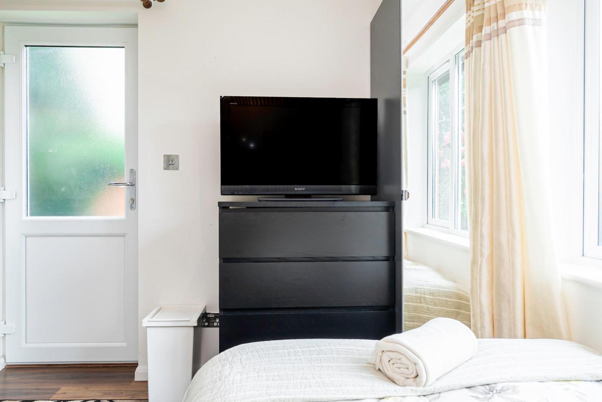 Earley Luxury Ensuite Room With Private Entrance Reading Exterior foto