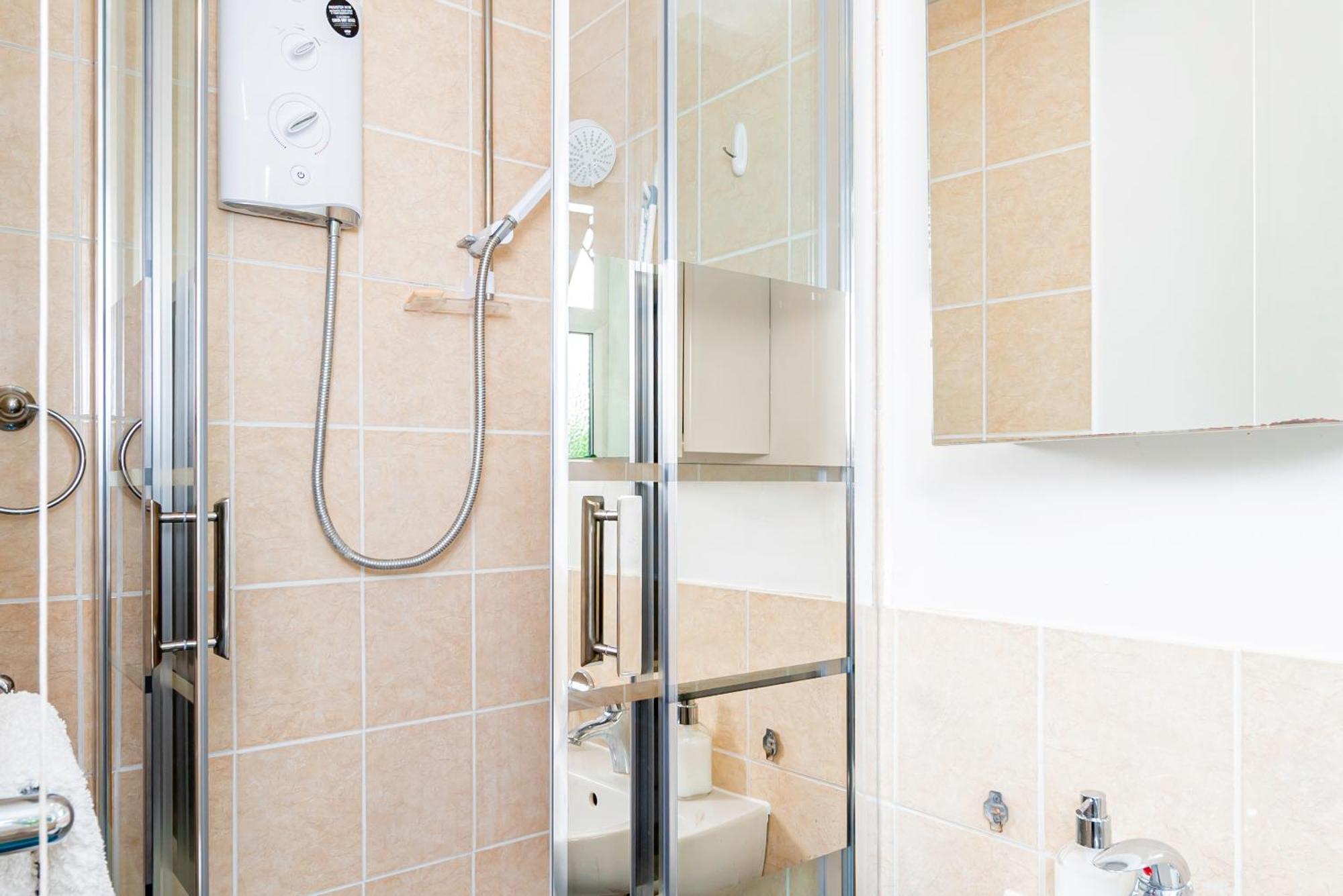 Earley Luxury Ensuite Room With Private Entrance Reading Exterior foto